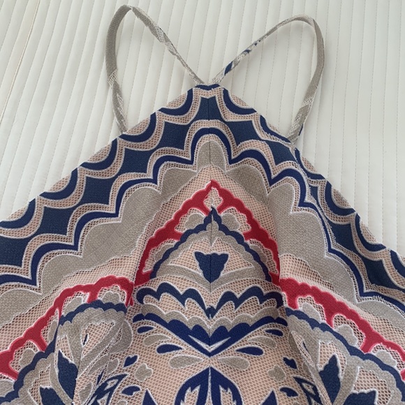 BCBG Maxazria Tan, Red, White, & Blue Sleeveless Dress Womens Size 2, EUC - Picture 2 of 4